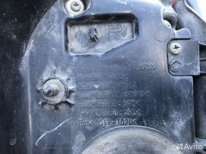 Фонарь наружный правый Toyota Land Cruiser 200