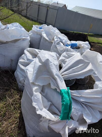 Камни, старый цемент