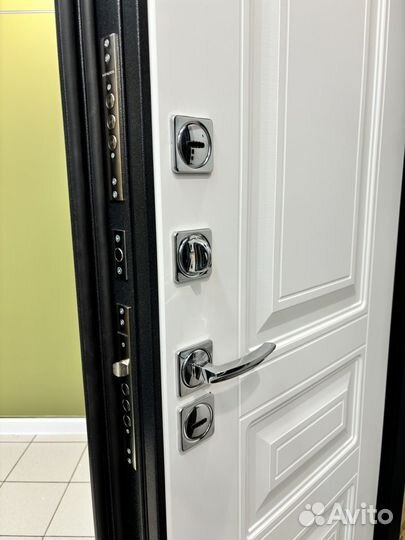 Дверь входная уличная с терморазрывом