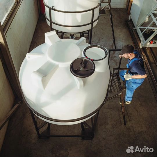 Емкость пластиковая конусная с полным сливом