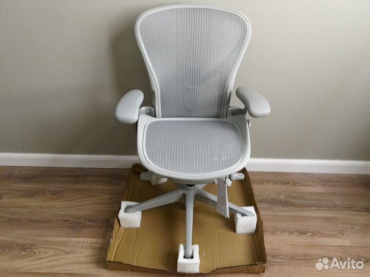 Новое кресло Herman Miller Aeron New B Mineral