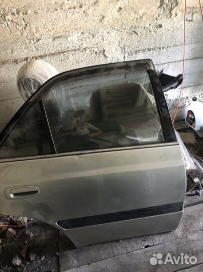 Двери правые carina AT210