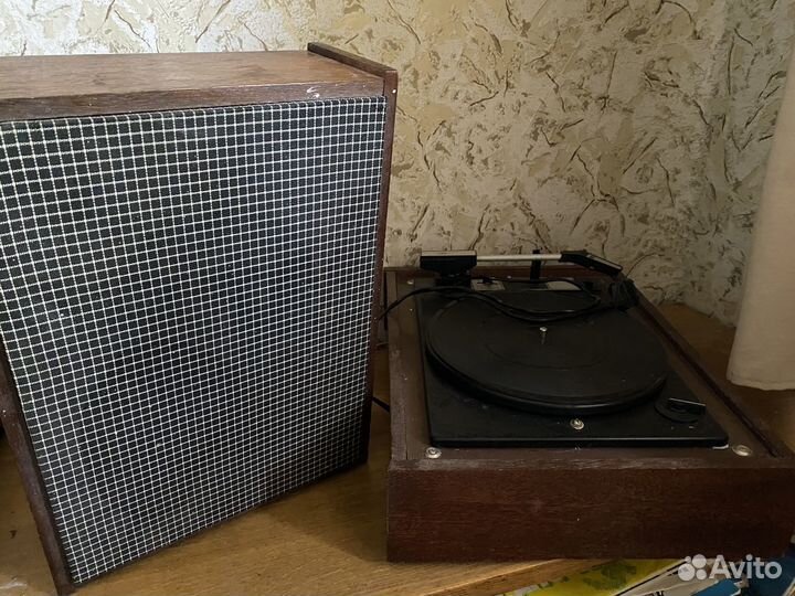 Виниловый проигрыватель СССР