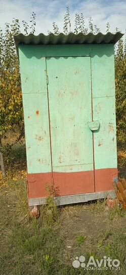 Металлический шкаф для садового инвентаря