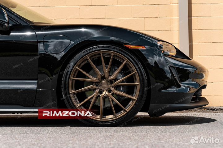Кованые диски R22 на Porsche Taycan
