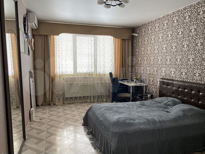 3-к. квартира, 130 м², 10/17 эт.