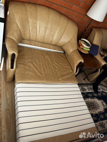 Кожанное кресло