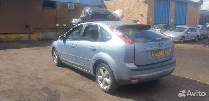 Спойлер крышки багажника Ford Focus 2 2007