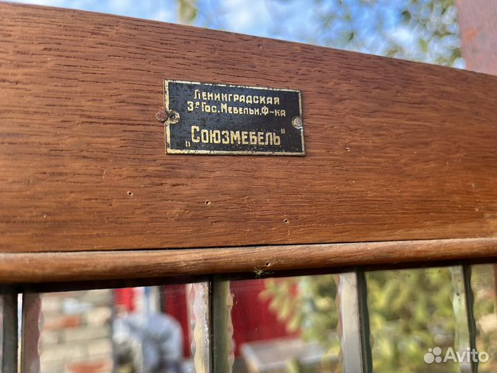 Старинный шкаф