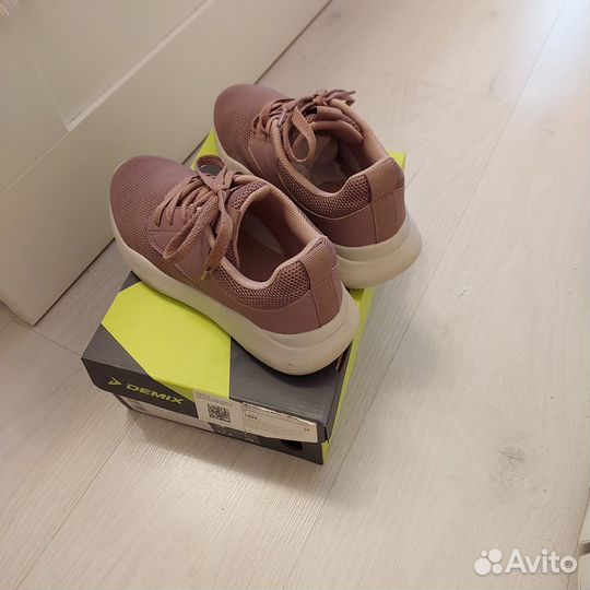 Кроссовки женские 38 размер