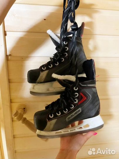Хоккейные коньки bauer