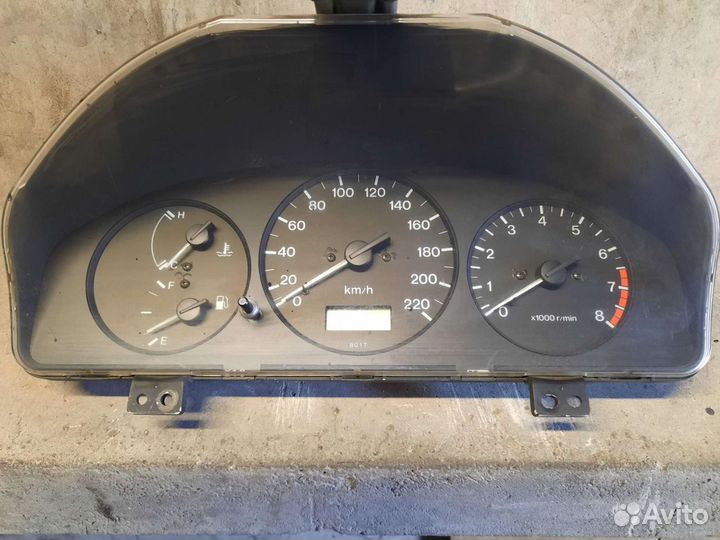 Приборная панель mazda 323