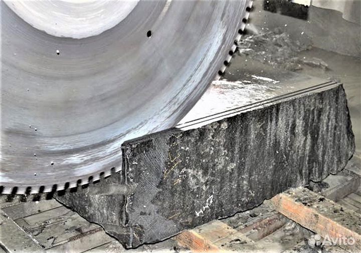 Памятники из гранита оптом габбро диабаз