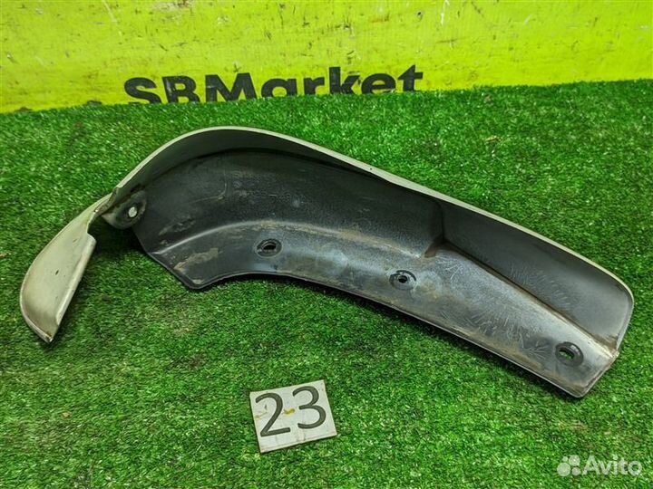 Брызговик передний левый Toyota Kluger MCU25