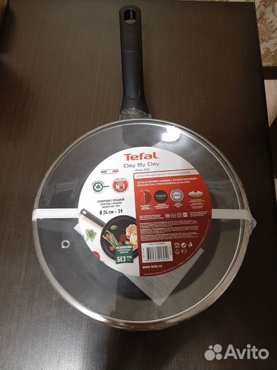 Продам новую сковородку Tefal 24 см со сковородкой