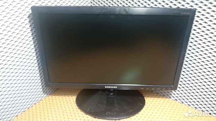 Широкоформатный ЖК монитор Samsung S19D300