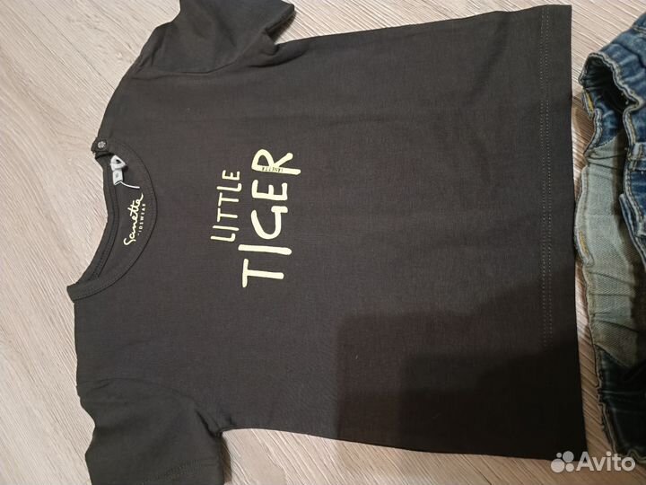 Джинсы и футболка на мальчика размер 80