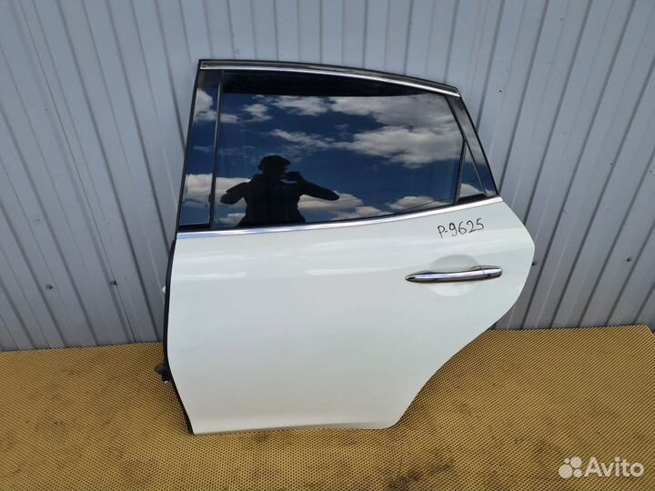 Дверь задняя левая Infiniti M25 M37 Q70 Y51