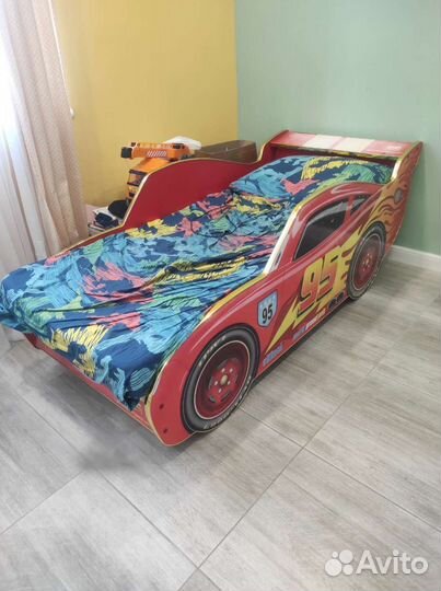 Детская кроваткь с матрасом