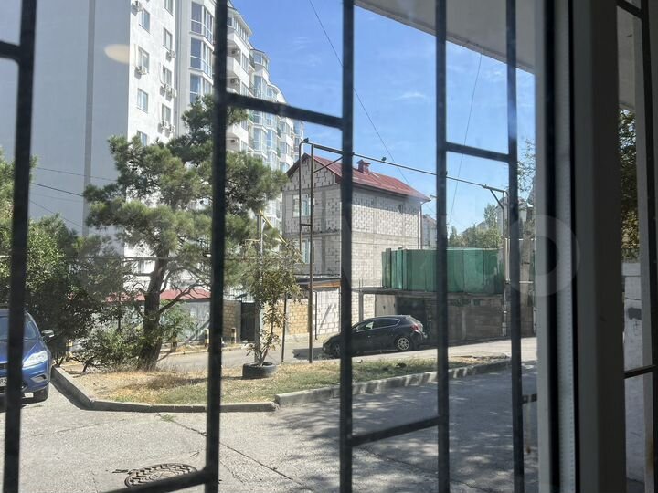 3-к. квартира, 100 м², 1/9 эт.