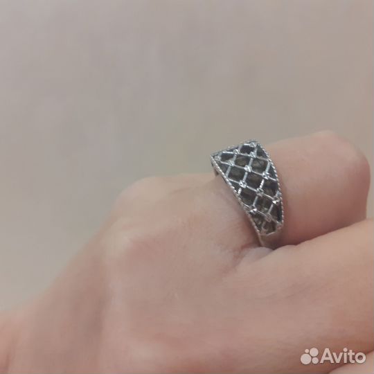 Серебряное кольцо женское