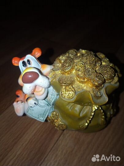 Копилки и фигурки