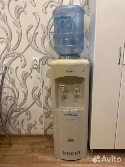 Кулер для воды напольный