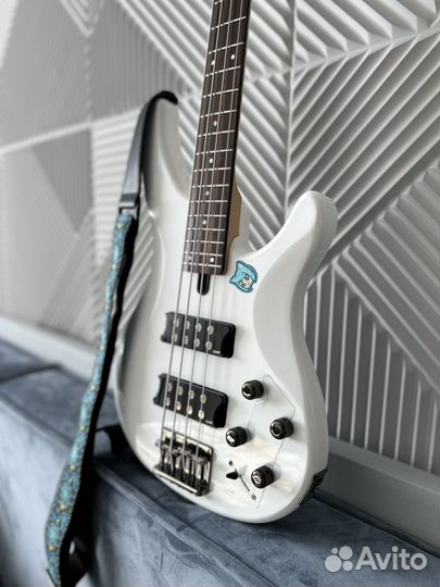 Бас гитара Yamaha trbx 304 Indonesia