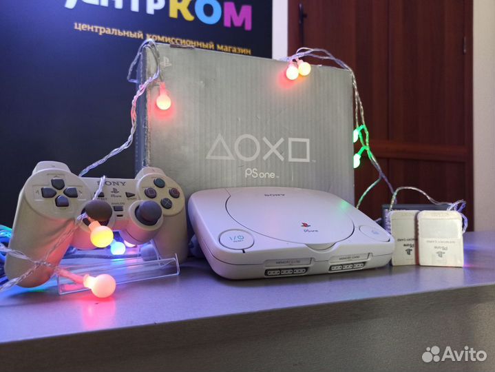 PlayStation One + 2 геймпада + игры
