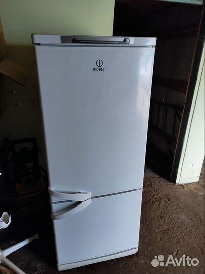 Холодильник Indesit