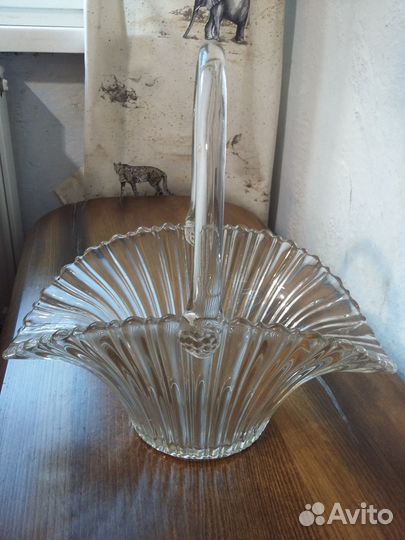 Огромная ваза корзинка с ручкой, стекло