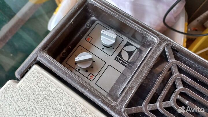 Холодильный ларь газ 12 и 220 вольт Electrolux