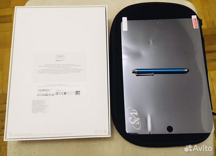 Apple iPad 9.7 Wi-Fi 128GB Black & Smart Cover NEW