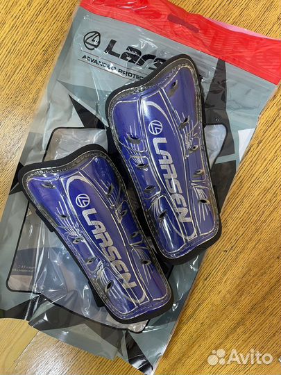 Щитки футбольные Umbro, Larsen новые, цены разные