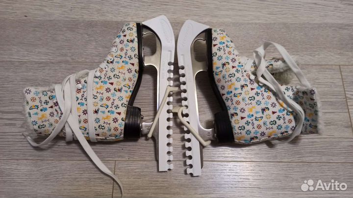 Коньки зимние 33 размер в чехле