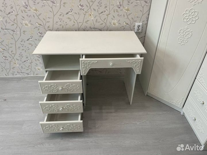 Письменный стол