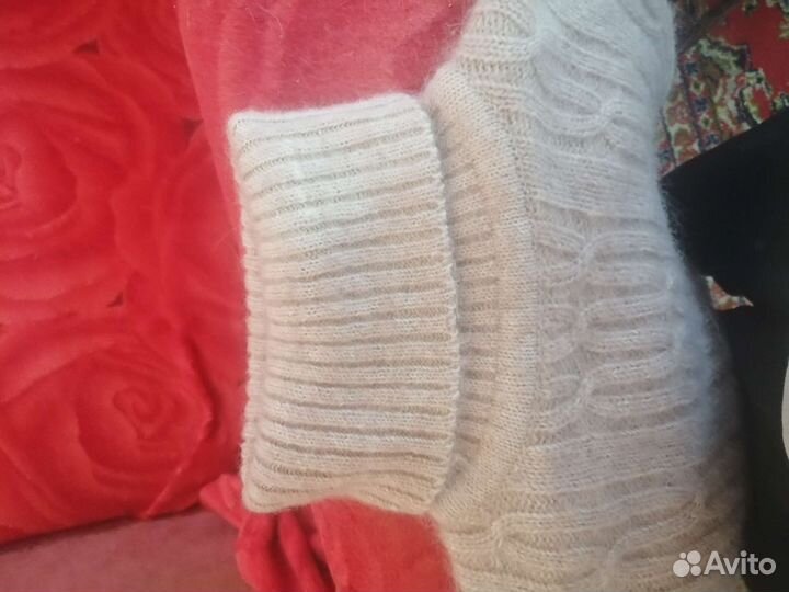 Свитер мохеровый