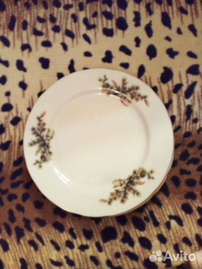 Продам 3 тарелки,форфор, D- 23 см