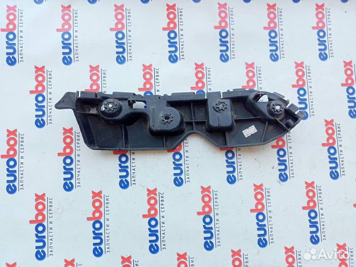 Кронштейн переднего бампера правый Renault Duster