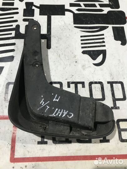 Брызговик передний правый Hyundai Santa Fe II рестайлинг (2010—2012)