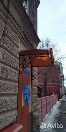 Козырек над дверью