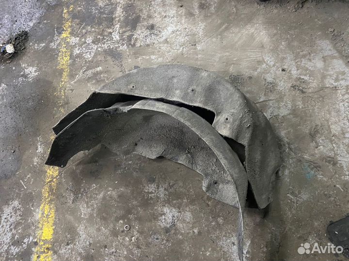 Задний подкрылок локер Джили Эмгранд