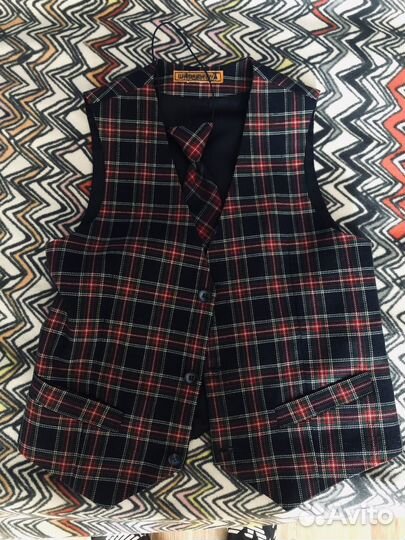 Жилет и галстук для школьника рост 134
