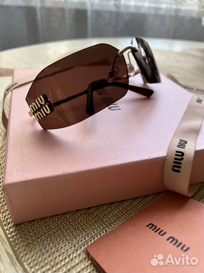 Солнцезащитные очки miu miu