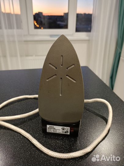 Дорожный утюжок со складной ручкой