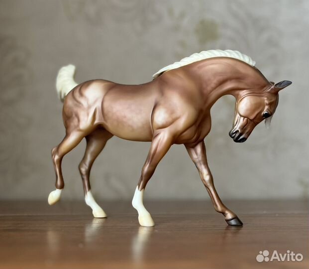 Фигурки лошадей breyer