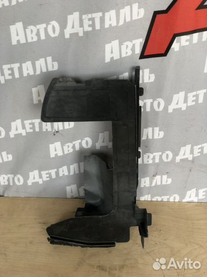 Диффузор радиатора Nissan Serena C25 628221GK0A