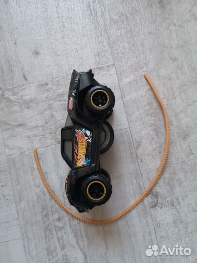 Машина hot wheels
