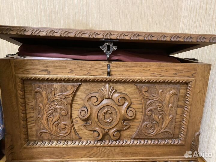 Сундук массивный деревянный