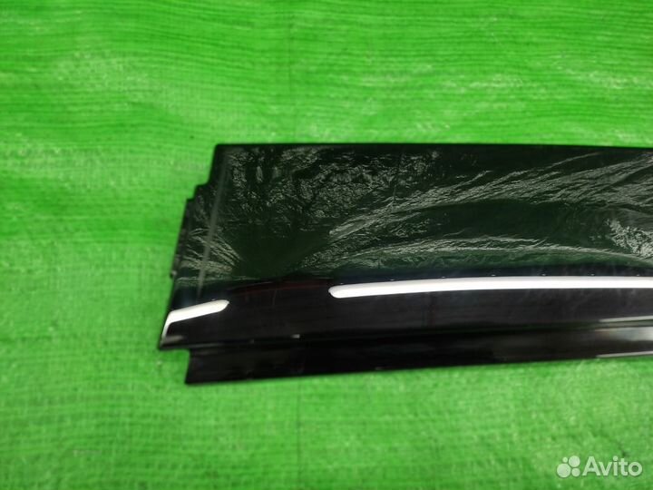 Накладка на сред. стойку зад. прав. Tiguan 07-16